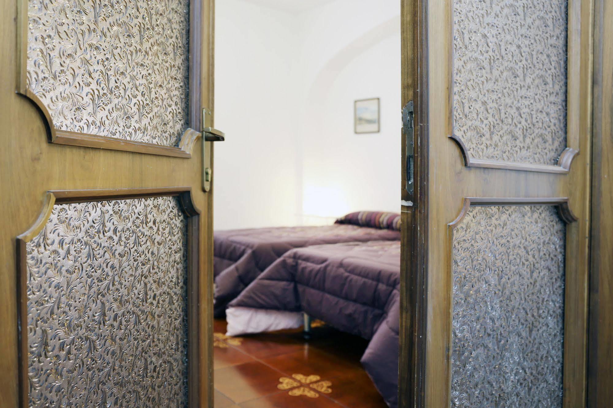B&B Torrione LʼAquila Buitenkant foto